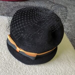 Vintage Ferncroft Peachbloom Velour Black Felt Hat with Netting & Bow